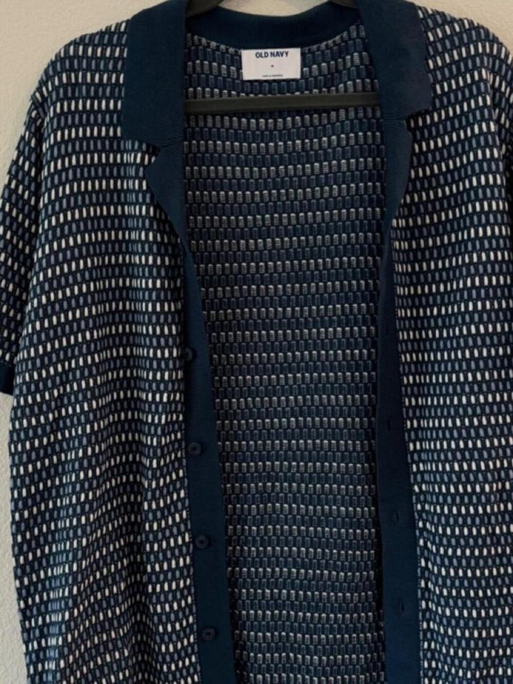 Old Navy Men's Blue and Navy Buttondown 100% Cotton